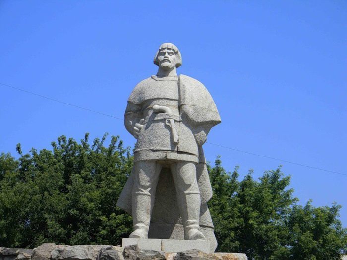 Памятник Емельяну Пугачеву в Саранске, на его малой родине.